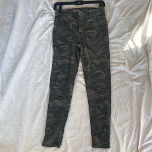 American Eagle Camo Hi-Rise Jegging Crop pants